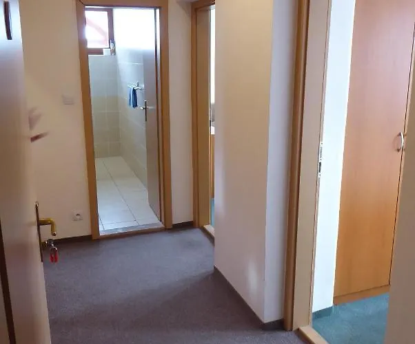 Tri Studnicky Sprava Tanapu Високе-Татри